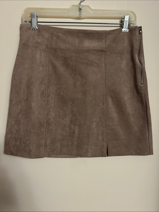 She + Sky Dresses & Skirts - She & Sky soft suede-look mini skirt new with tag side zipper front slits size M